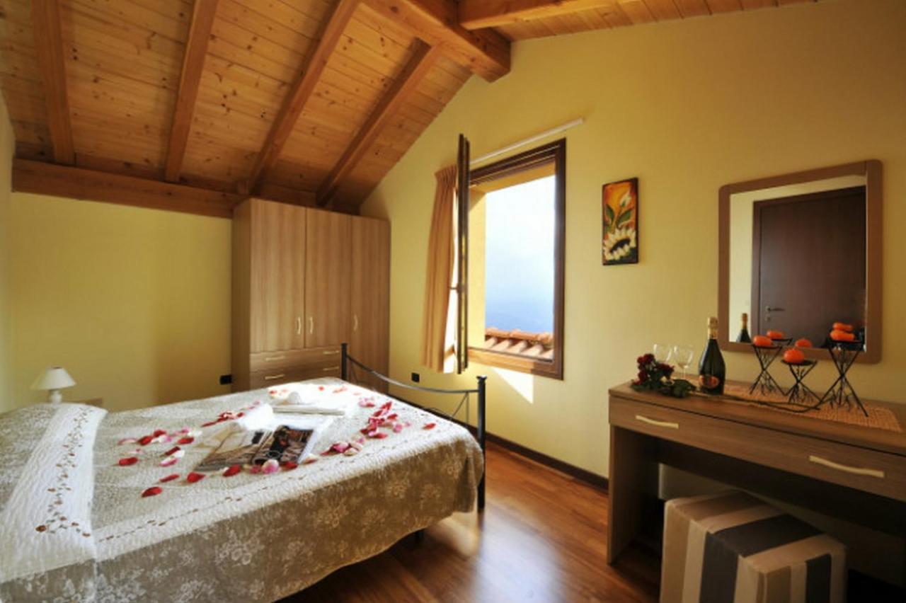 Residence Borgo La Sorgente Gravedona Bagian luar foto